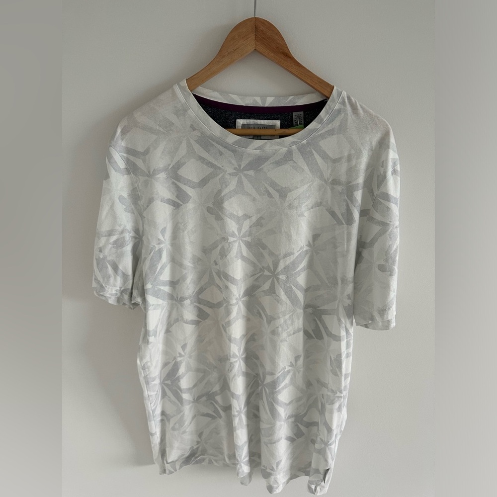 Men’s Ted Baker Graphic tee size XL